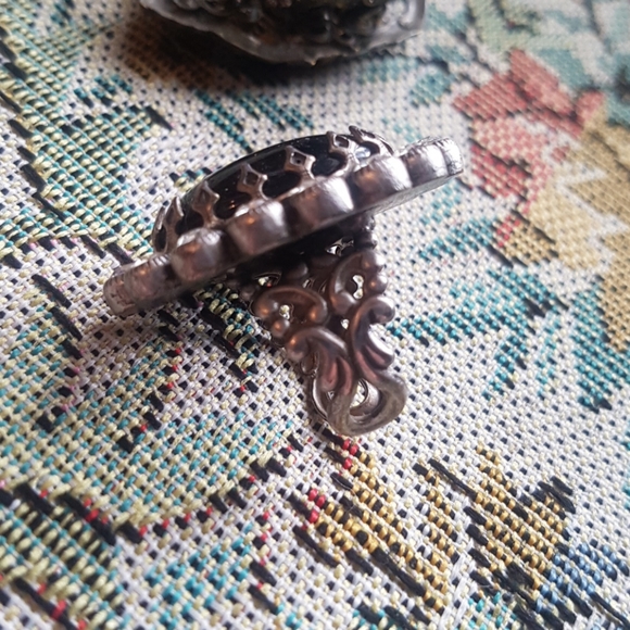 Two large costume - Picture 3 of 8